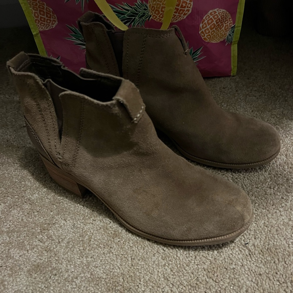 Clarks 8.5 suede booties. Very comfortable